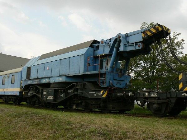 Kolejový jeřáb EDK 750