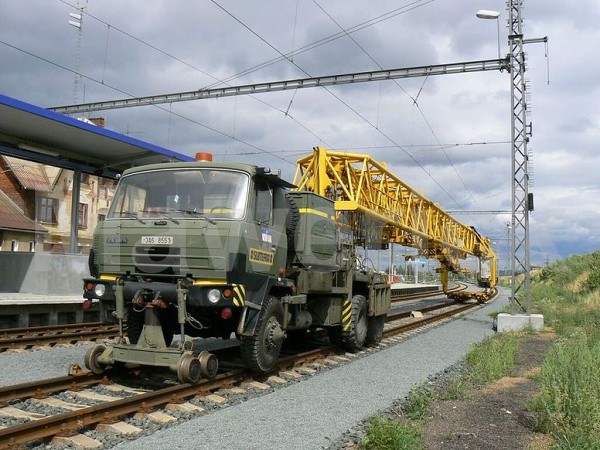 Pokladač kolejových polí PKP 25/20i