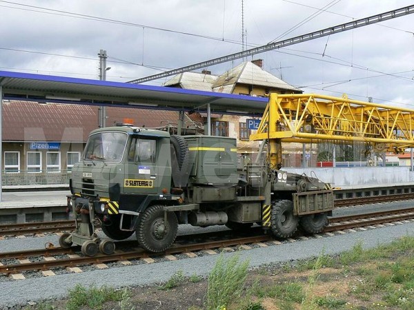 Pokladač kolejových polí PKP 25/20i