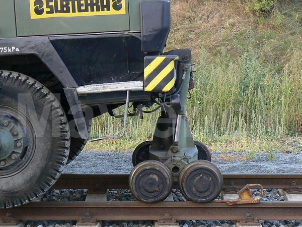 Pokladač kolejových polí PKP 25/20i