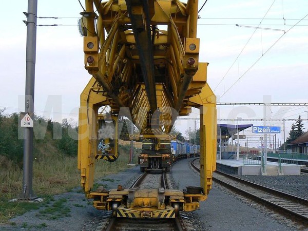 Pokladač kolejových polí PKP 25/20i