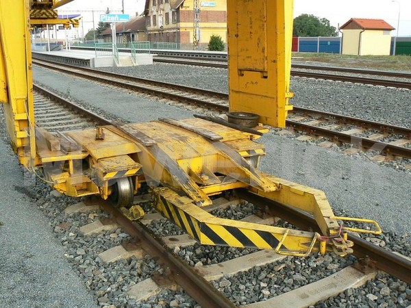 Pokladač kolejových polí PKP 25/20i