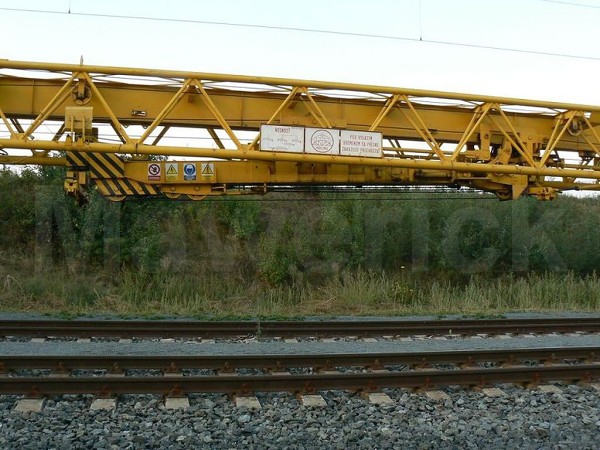 Pokladač kolejových polí PKP 25/20i
