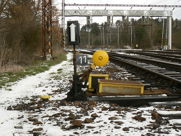 Výhybka elektromechanická