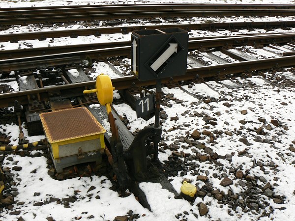 Výhybka elektromechanická