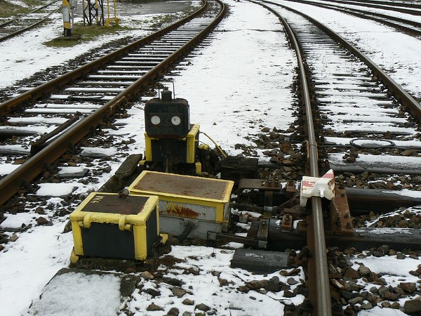 Výkolejka elektromechanická